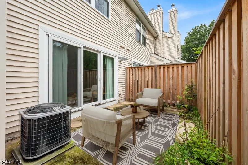 11 Canterbury Cir Franklin, NJ 08873