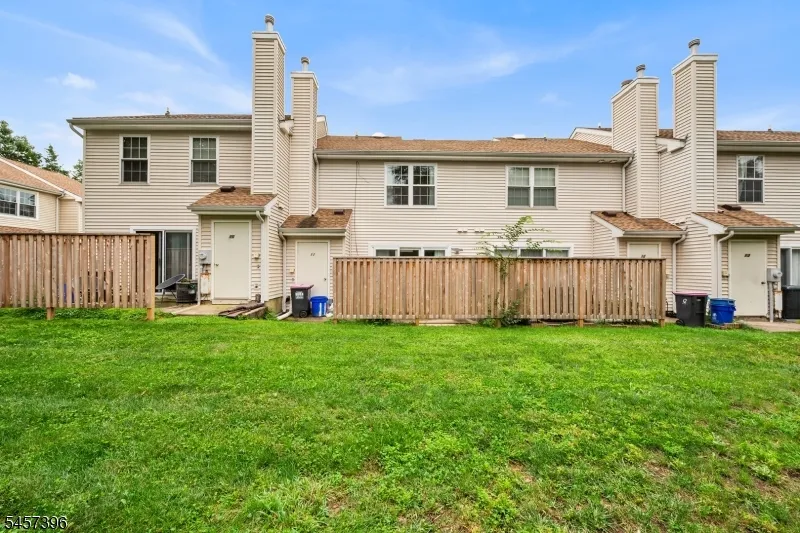 11 Canterbury Cir Franklin, NJ 08873