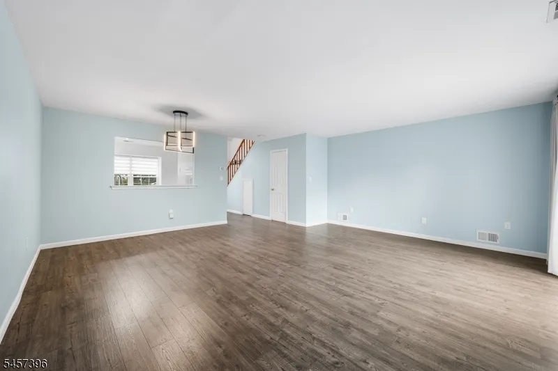 11 Canterbury Cir Franklin, NJ 08873