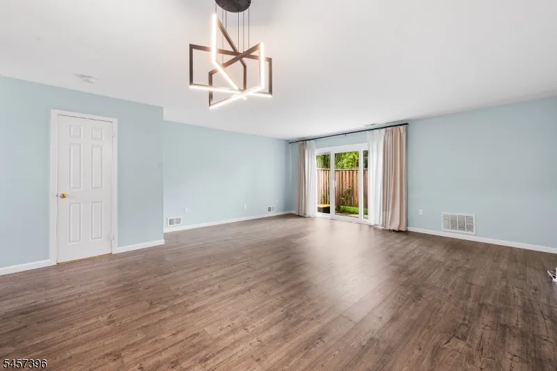 11 Canterbury Cir Franklin, NJ 08873