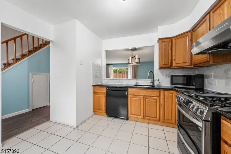 11 Canterbury Cir Franklin, NJ 08873