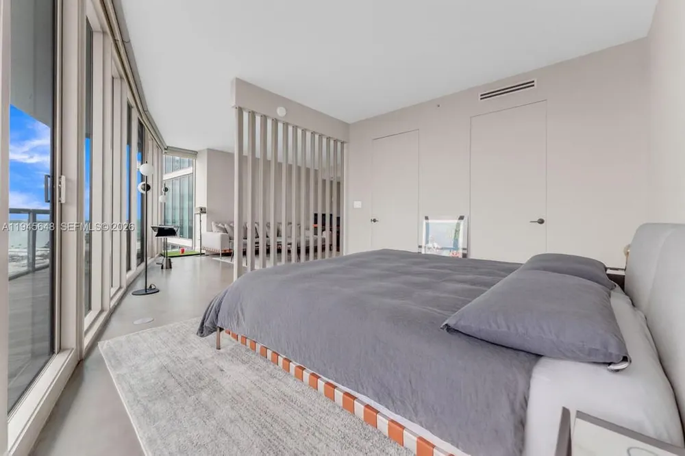 888 Biscayne Blvd #2409 Miami, FL 33132