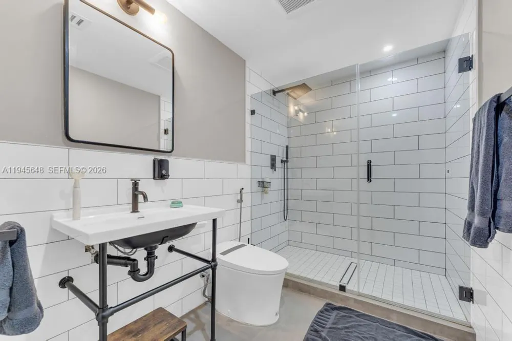 888 Biscayne Blvd #2409 Miami, FL 33132