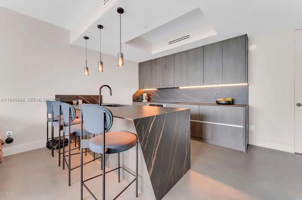 888 Biscayne Blvd #2409 Miami, FL 33132