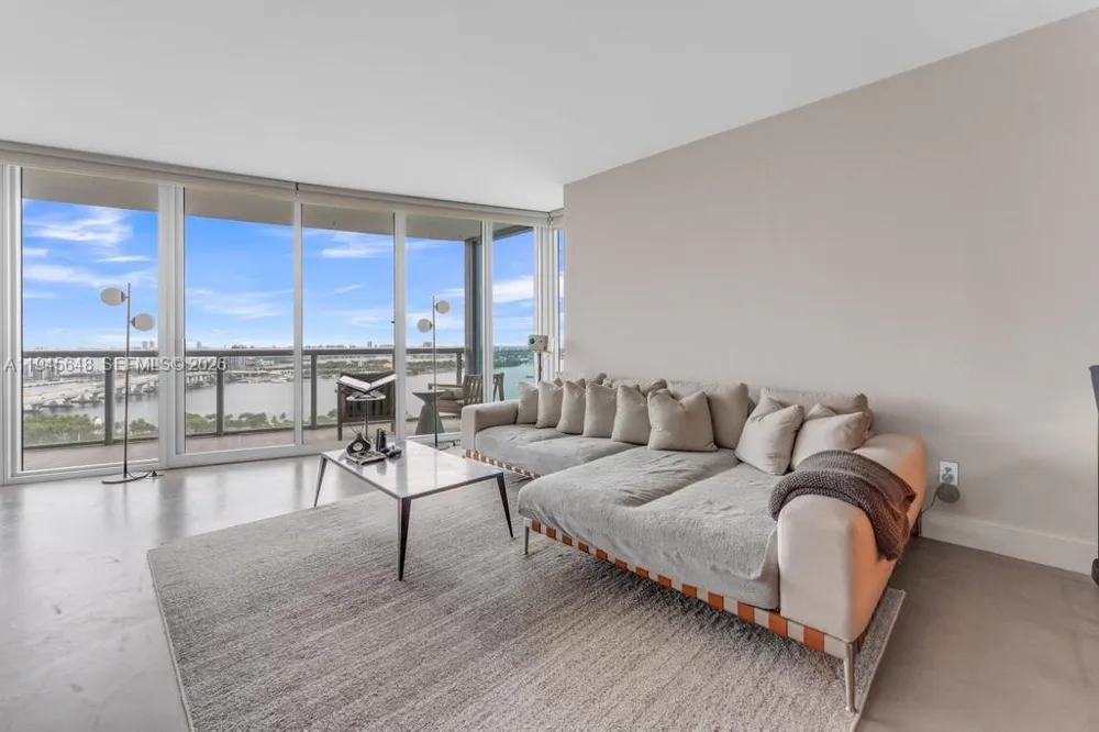 888 Biscayne Blvd #2409 Miami, FL 33132