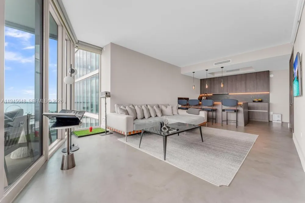 888 Biscayne Blvd #2409 Miami, FL 33132