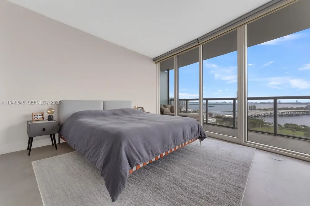 888 Biscayne Blvd #2409 Miami, FL 33132