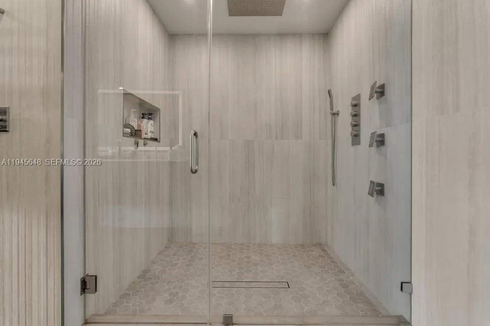 888 Biscayne Blvd #2409 Miami, FL 33132