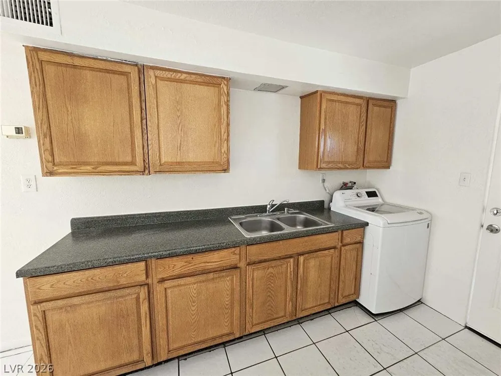 709 11th Street Las Vegas, NV 89101