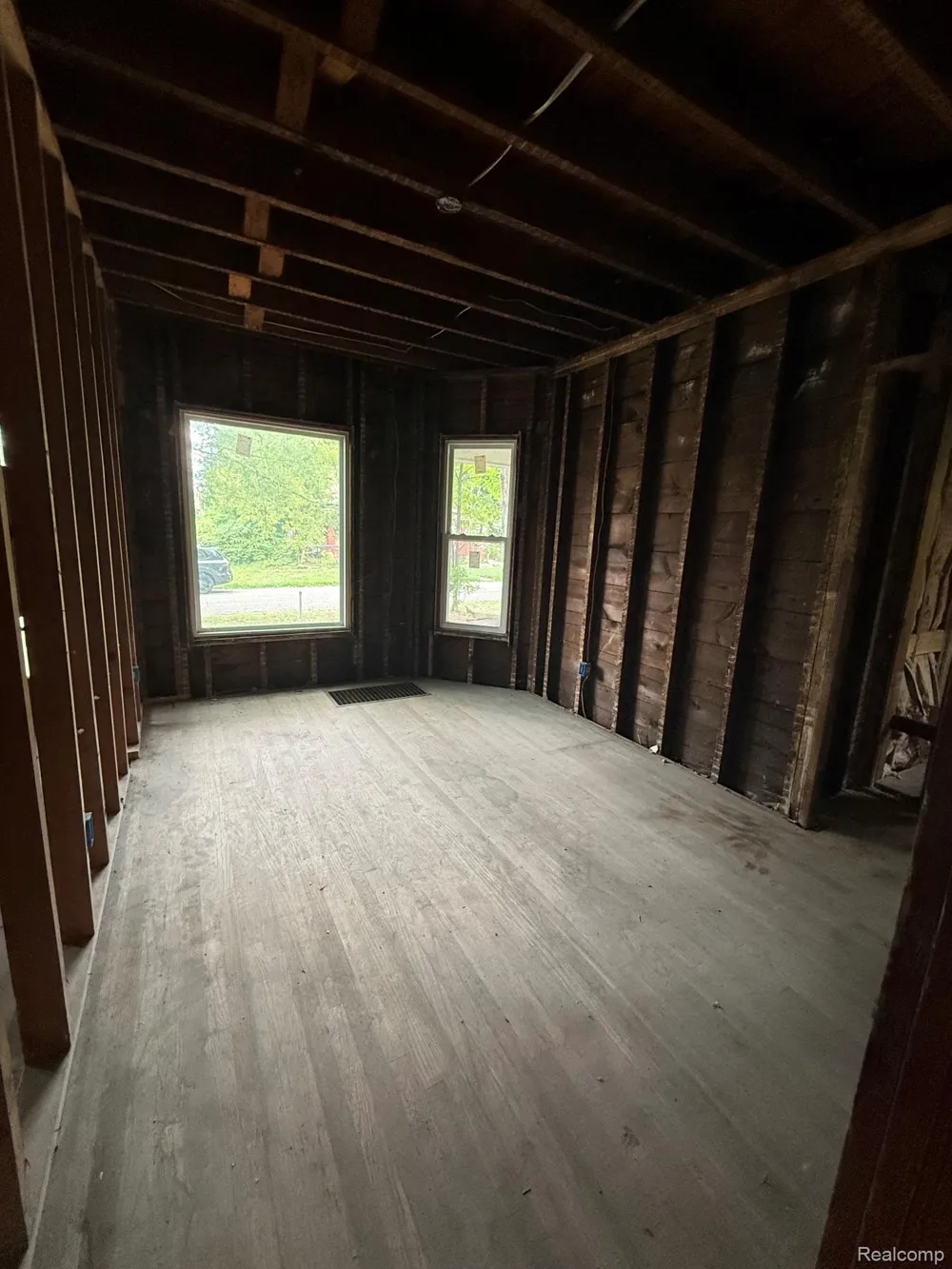 1028 Oak Street Flint City, MI 48503