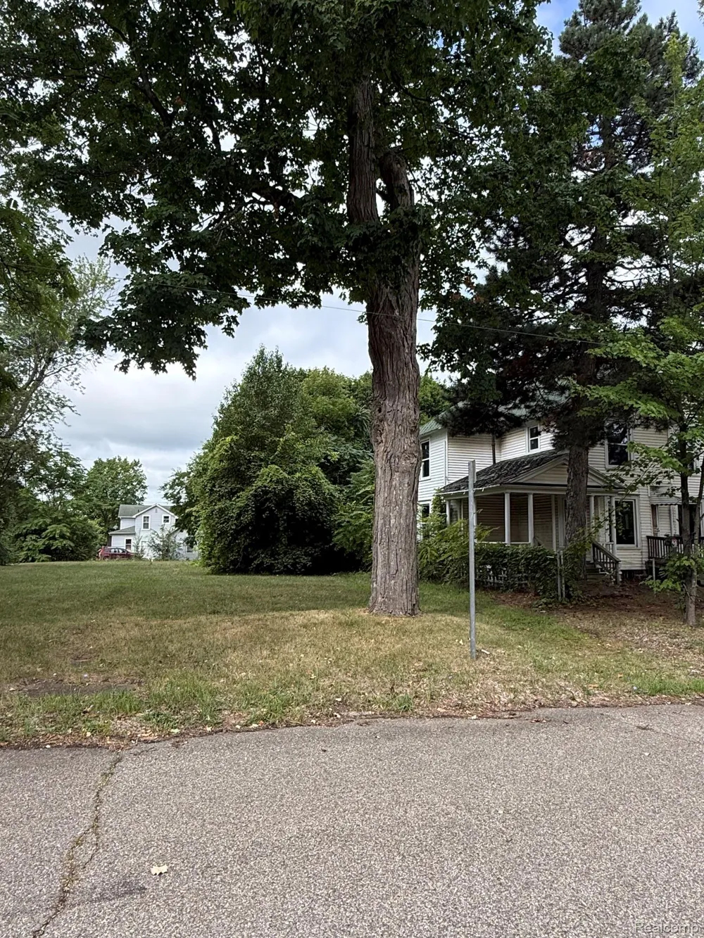 1028 Oak Street Flint City, MI 48503