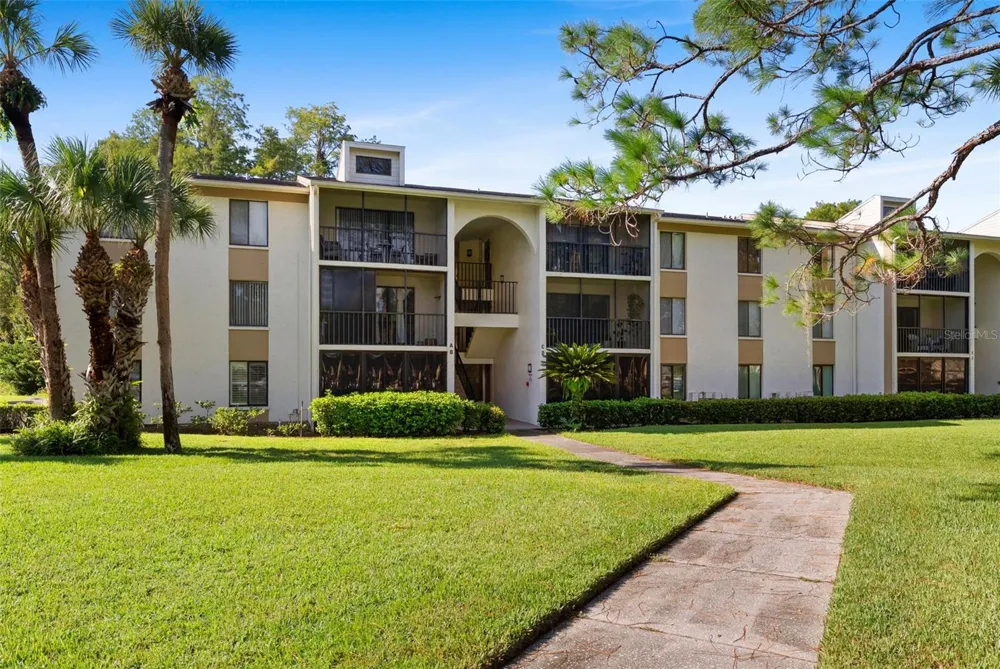 1423 PINE GLEN LANE #C1 Tarpon Springs, FL 34688