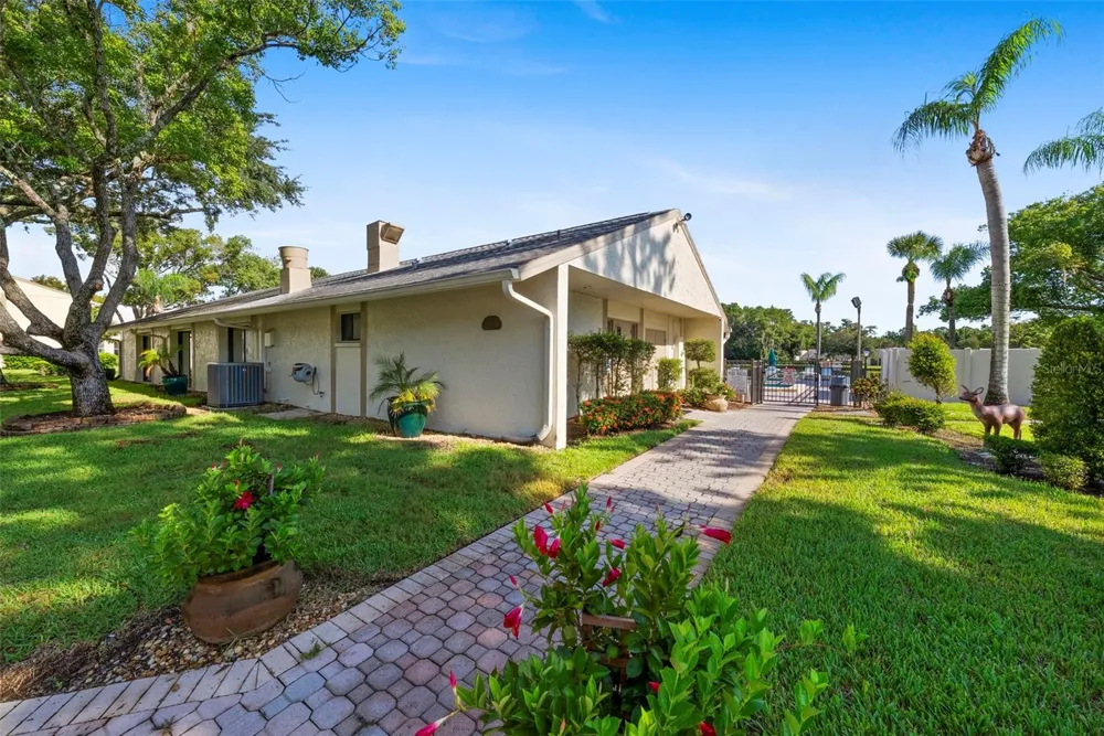 1423 PINE GLEN LANE #C1 Tarpon Springs, FL 34688