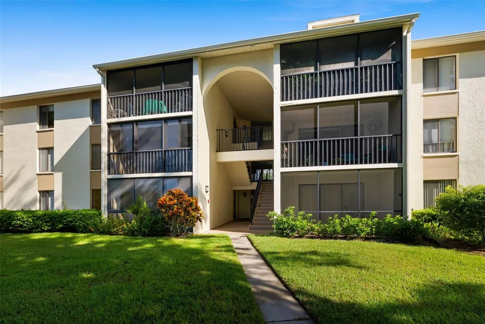 1423 PINE GLEN LANE #C1 Tarpon Springs, FL 34688