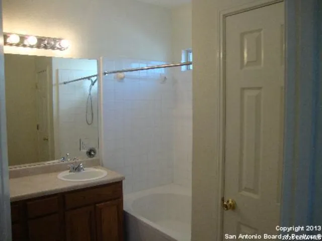 13726 Riverbank Helotes, TX 78023