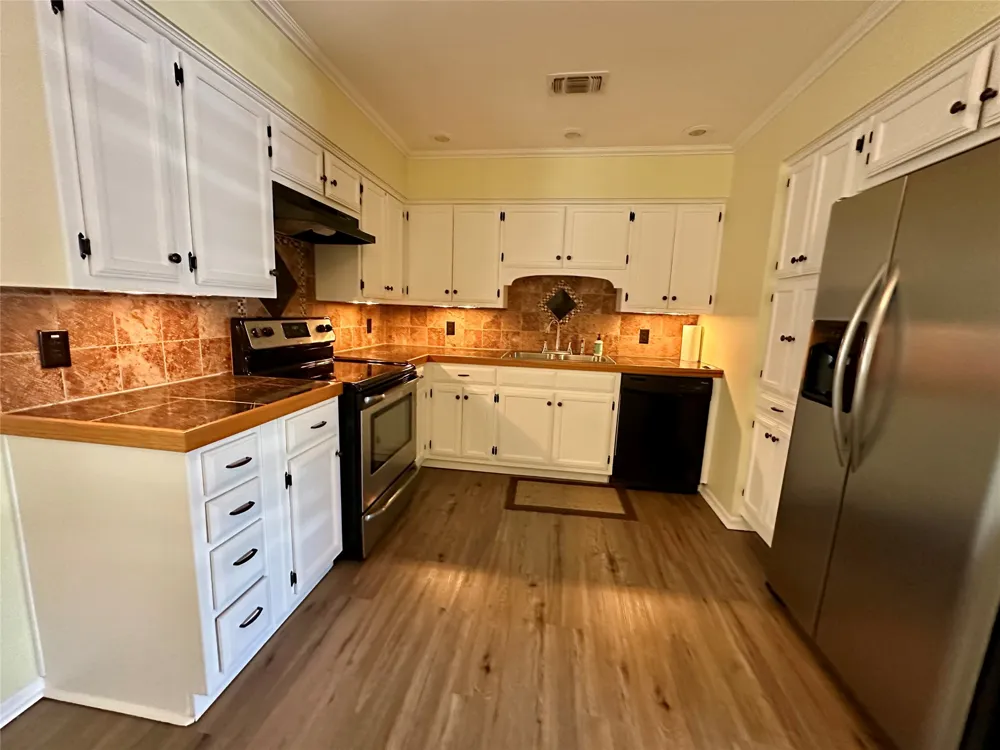 102 Mockingbird Circle Early, TX 76802