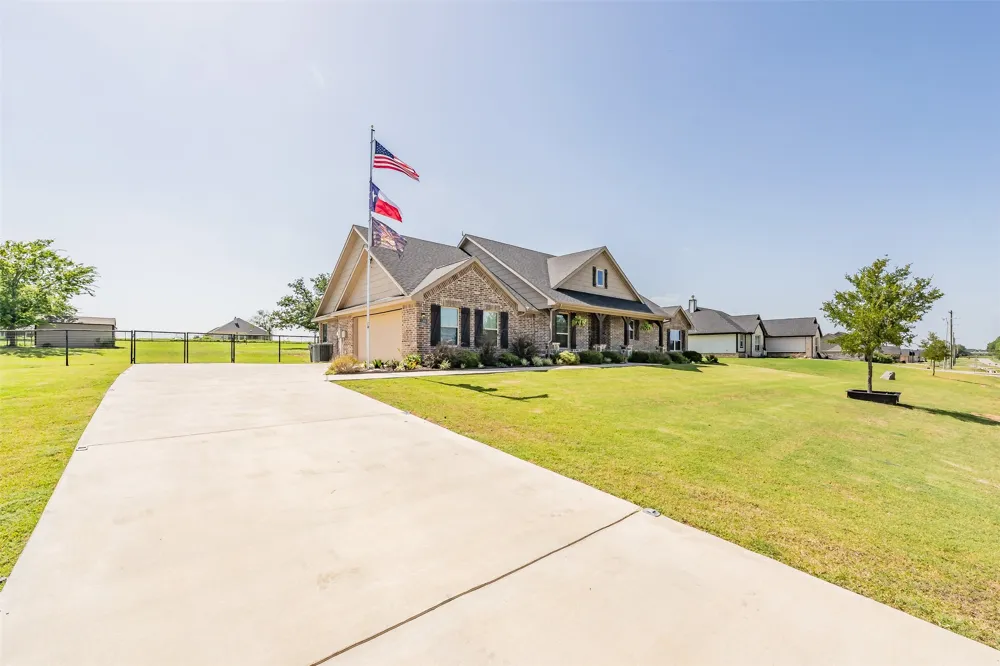1268 County Road 4797 Springtown, TX 76082