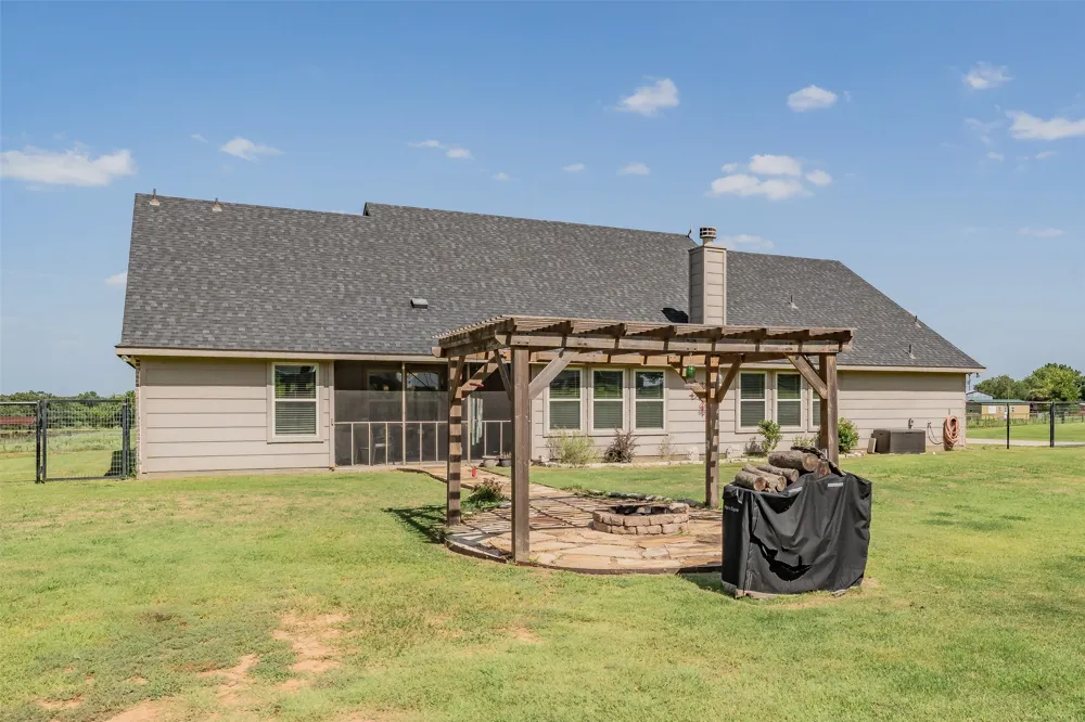 1268 County Road 4797 Springtown, TX 76082