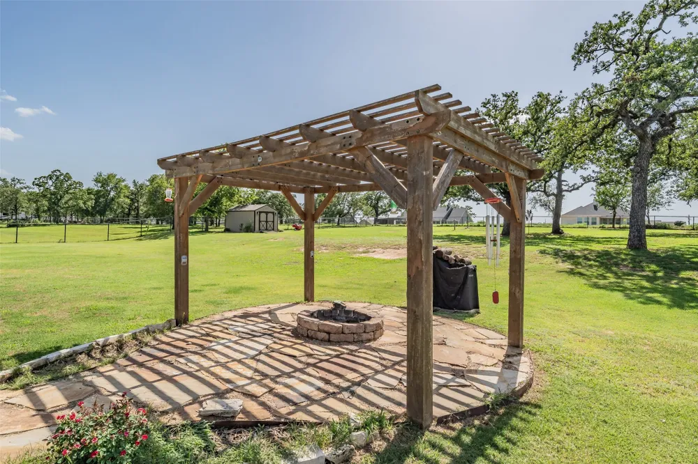 1268 County Road 4797 Springtown, TX 76082