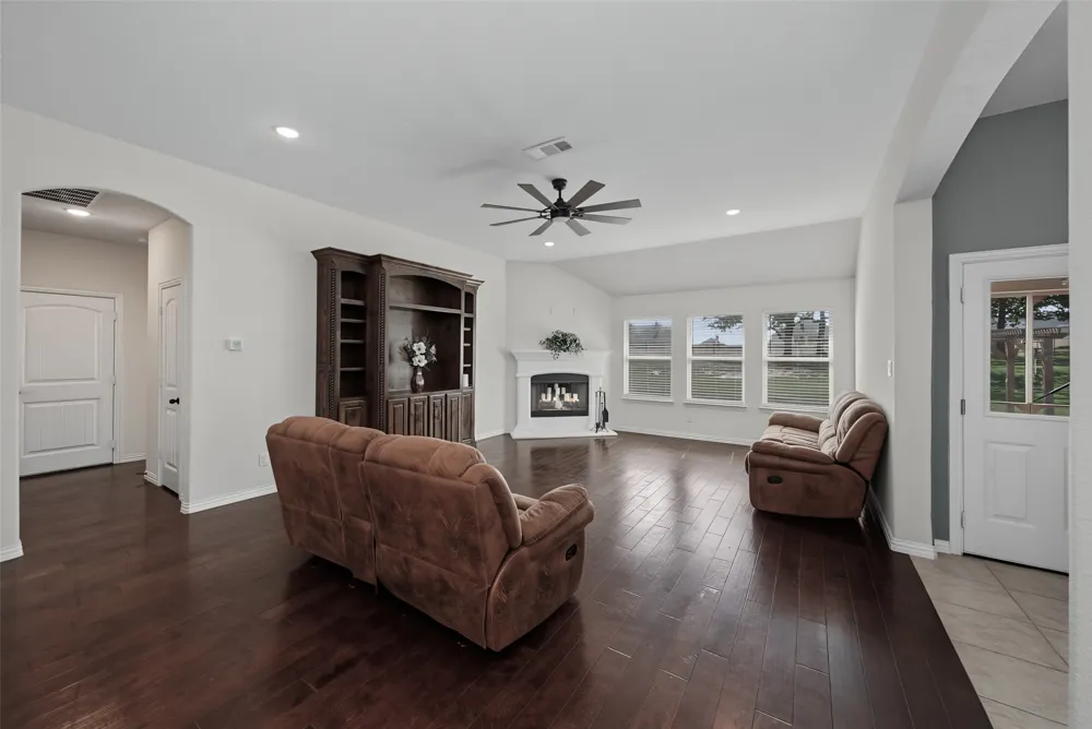 1268 County Road 4797 Springtown, TX 76082