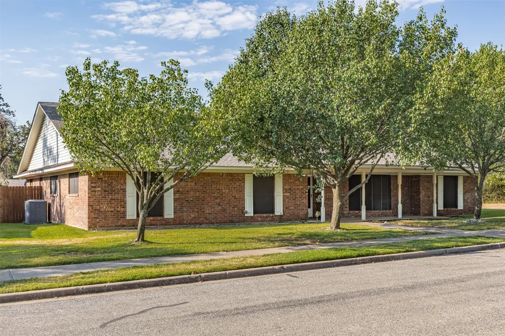 1814 Sandra Drive Sherman, TX 75092