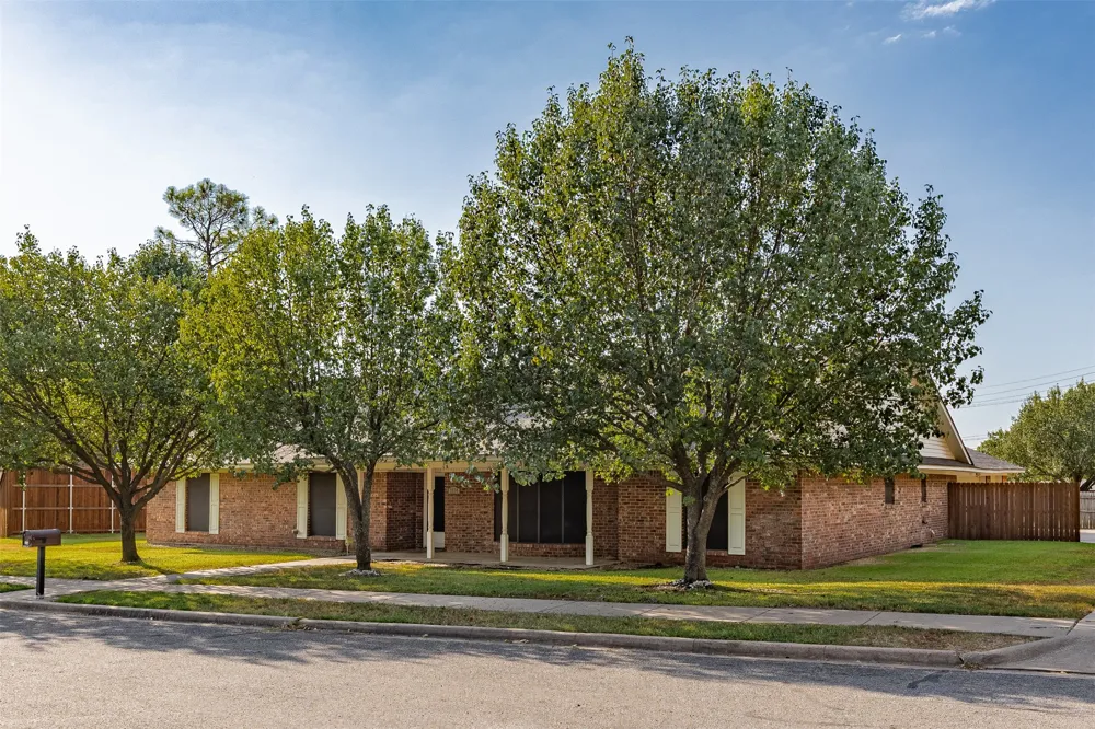1814 Sandra Drive Sherman, TX 75092