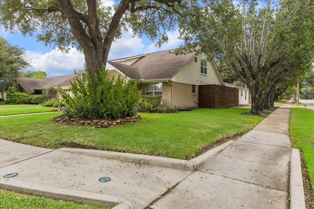 5402 Valkeith Drive Houston, TX 77096