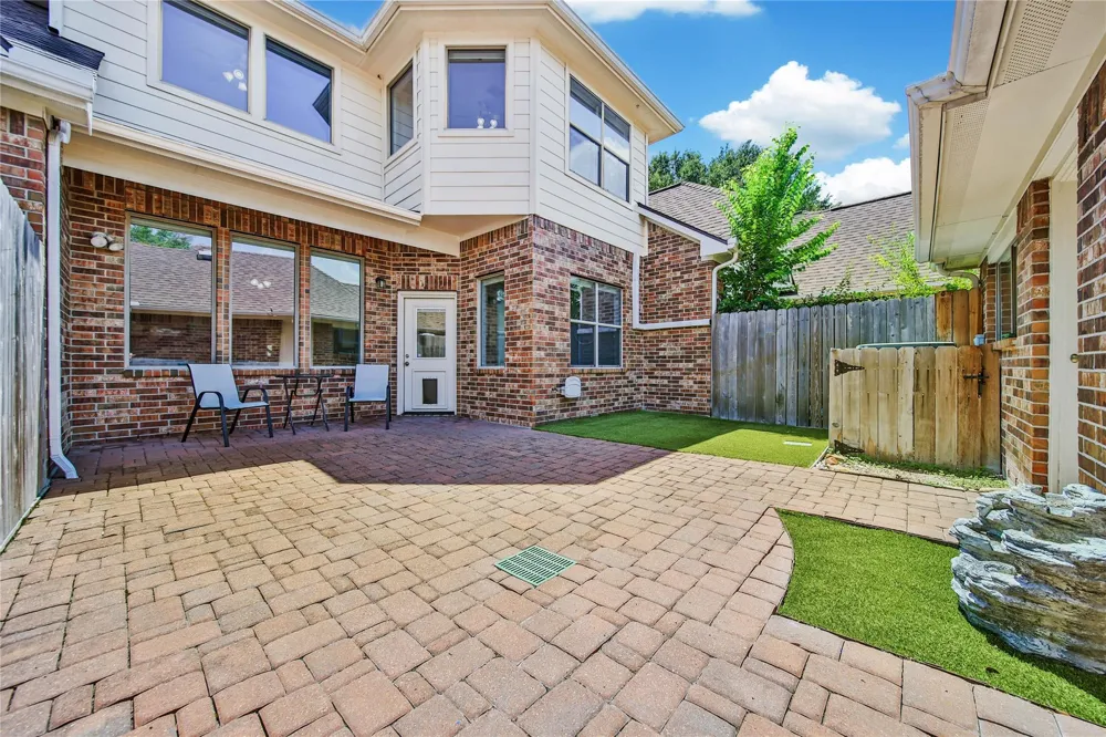 17907 Clover Hill Houston, TX 77094