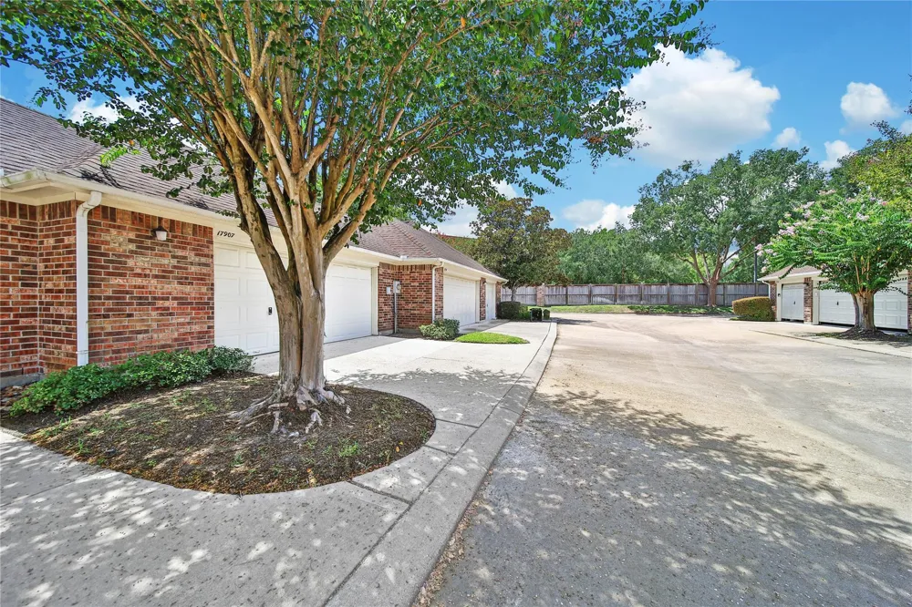 17907 Clover Hill Houston, TX 77094