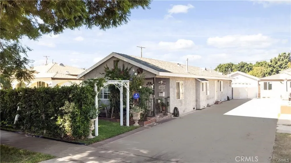 10031 San Antonio South Gate, CA 90280
