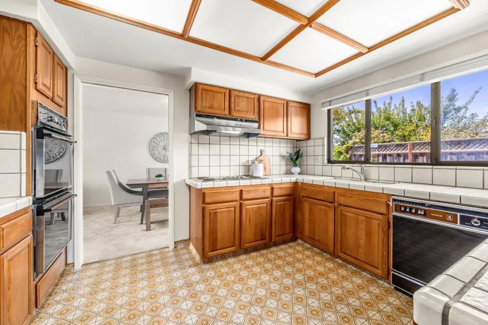 913 Acorn Way Watsonville, CA 95076