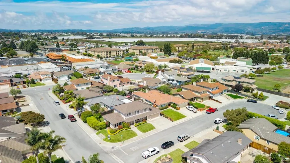913 Acorn Way Watsonville, CA 95076