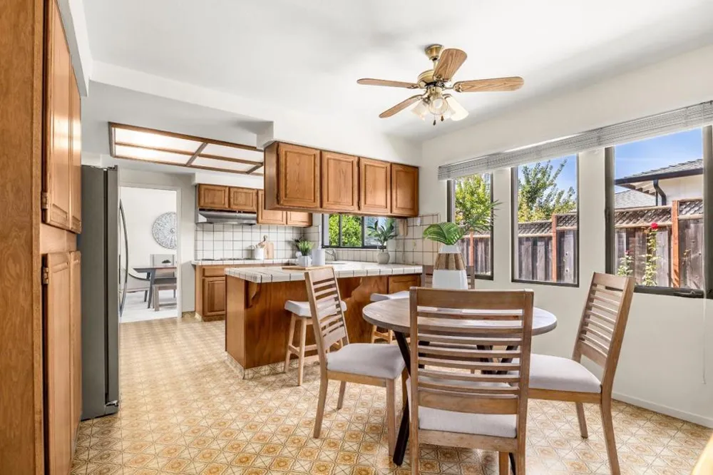 913 Acorn Way Watsonville, CA 95076