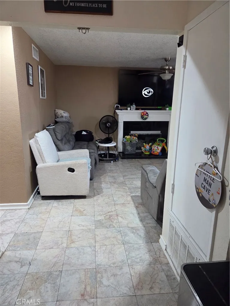 6091 Bonhill Riverside, CA 92509