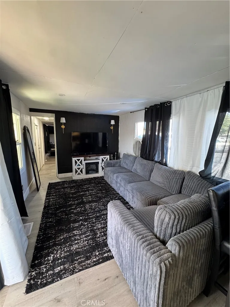 22325 US HWY 18 Apple Valley, CA 92307
