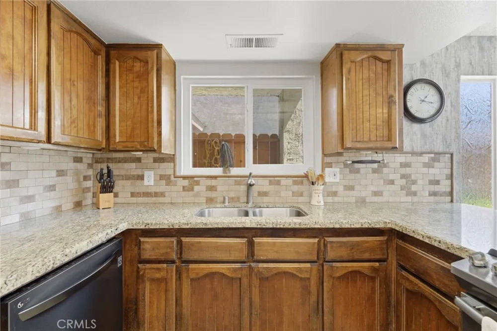 1143 E Ferguson Visalia, CA 93292