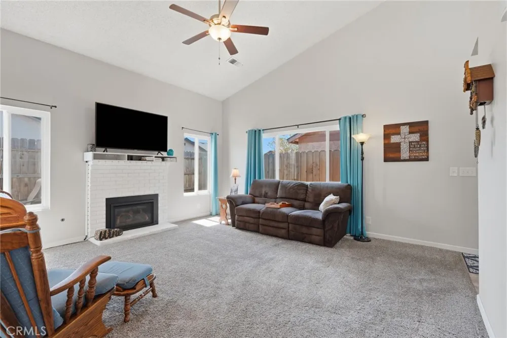 1143 E Ferguson Visalia, CA 93292