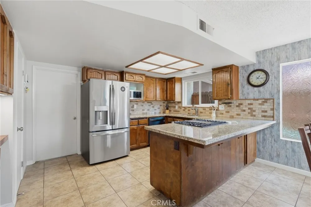 1143 E Ferguson Visalia, CA 93292
