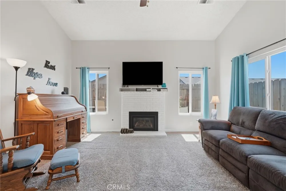 1143 E Ferguson Visalia, CA 93292