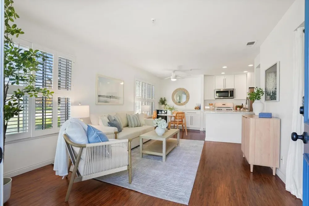 18242 Parkview Lane #208 Huntington Beach, CA 92648