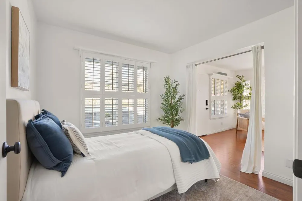 18242 Parkview Lane #208 Huntington Beach, CA 92648