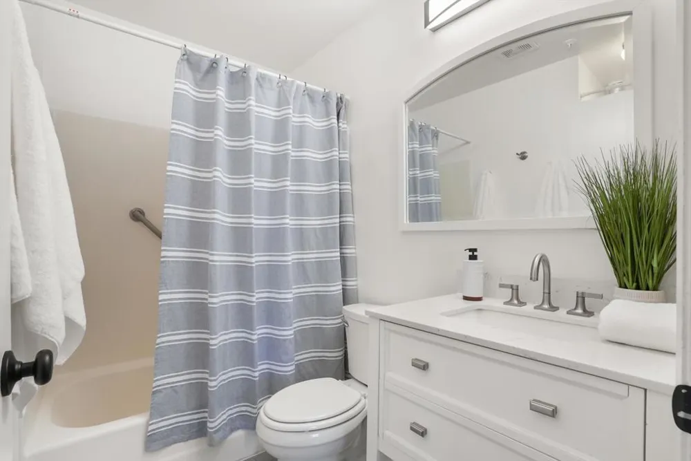 18242 Parkview Lane #208 Huntington Beach, CA 92648