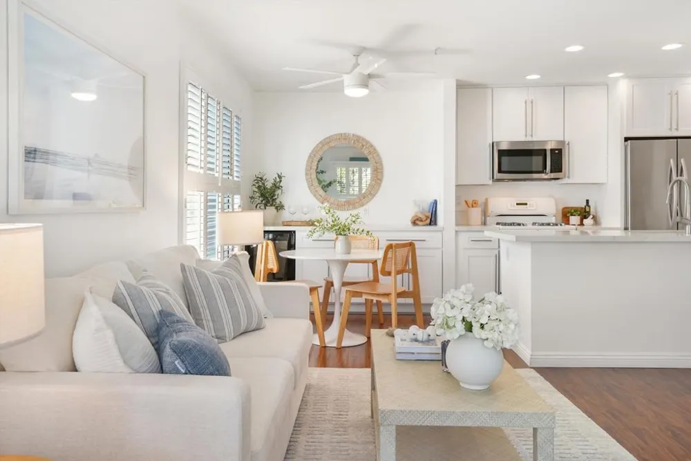 18242 Parkview Lane #208 Huntington Beach, CA 92648