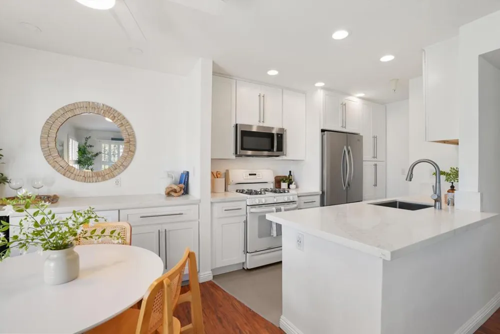 18242 Parkview Lane #208 Huntington Beach, CA 92648