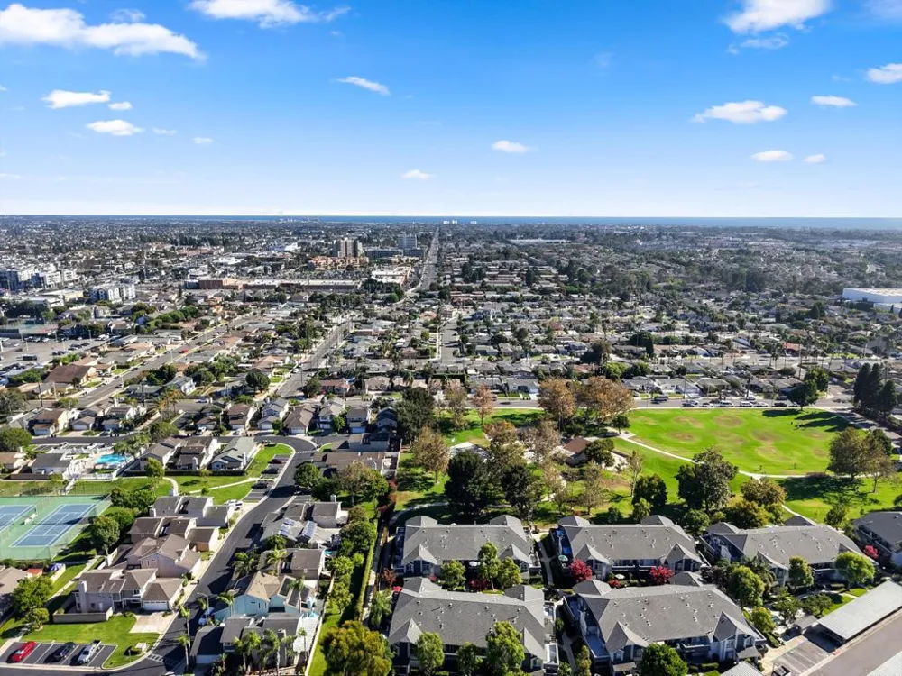 18242 Parkview Lane #208 Huntington Beach, CA 92648