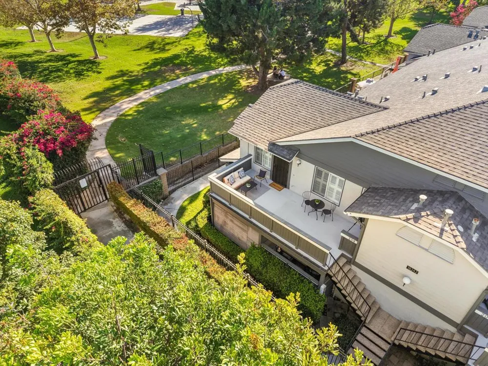 18242 Parkview Lane #208 Huntington Beach, CA 92648