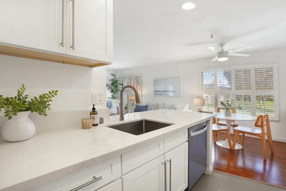 18242 Parkview Lane #208 Huntington Beach, CA 92648