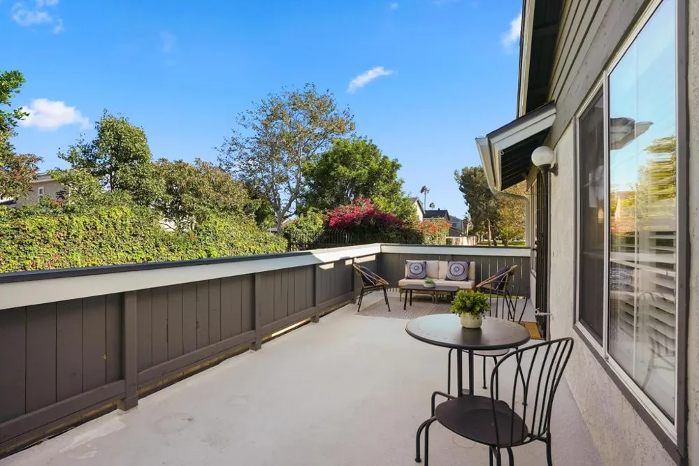 18242 Parkview Lane #208 Huntington Beach, CA 92648