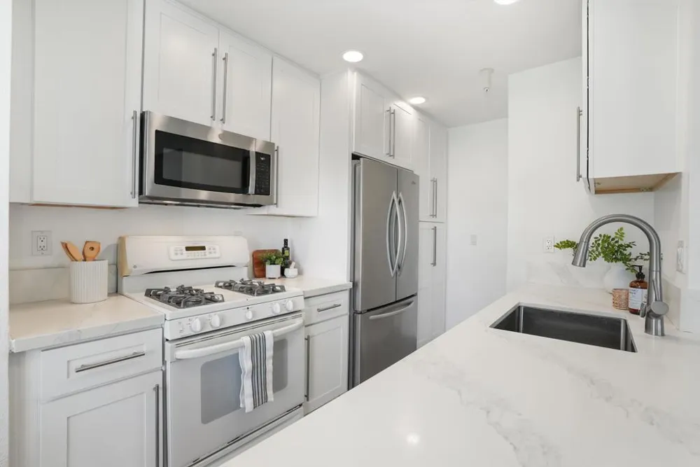 18242 Parkview Lane #208 Huntington Beach, CA 92648