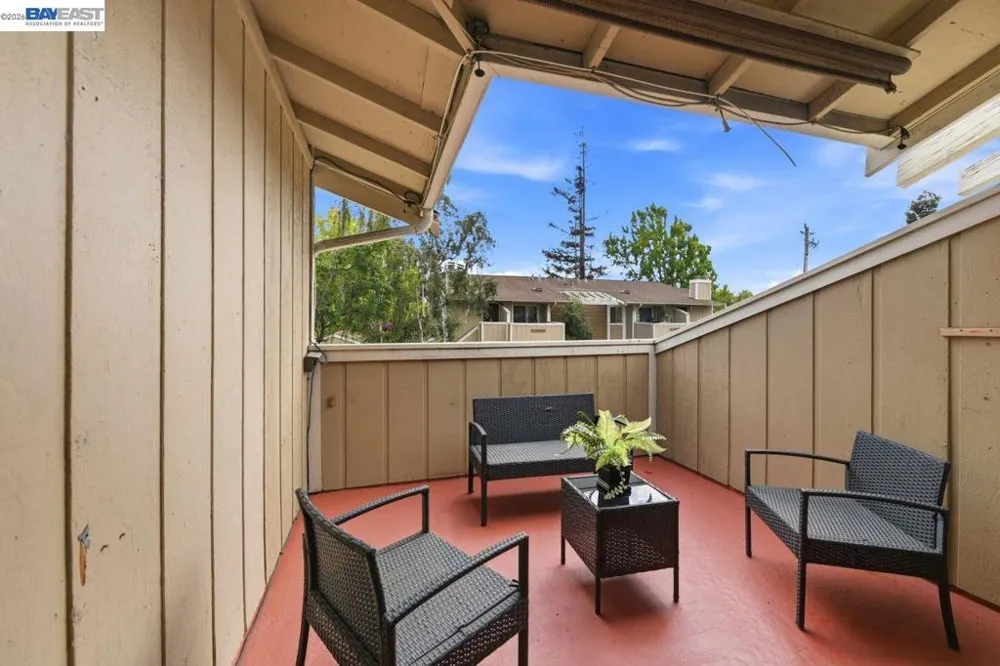 47 Raintree Ct #6 Hayward, CA 94544